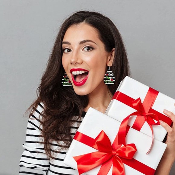 BELIEVE Earrings Grinch Christmas - Picture 3 of 14